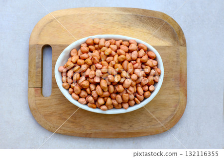 Raw peanuts with red skin 132116355