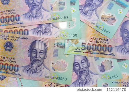 Five hundred thousand dong banknotes 132116478