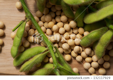Soybeans and edamame Soybeans and edamame 132117929