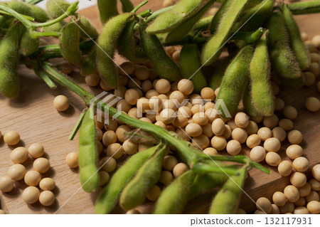 Soybeans and edamame Soybeans and edamame 132117931