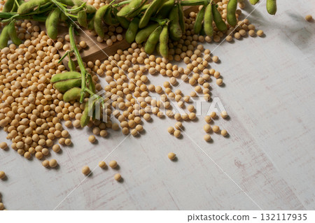 Soybeans and edamame 132117935