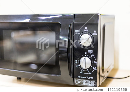 High-power microwave oven 700W 132119866