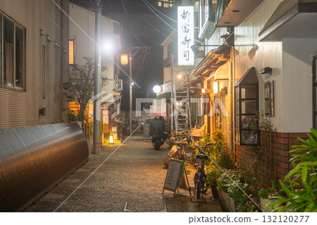 Tokyo: Nighttime streets and back alleys of Kagurazaka 132120277