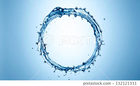 清澈的水花創造出美麗的圓形圖案 清澈的水花創造出美麗的圓形圖案 132121331