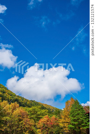 白骨溫泉「泡之湯旅館」週邊的紅葉 132121574