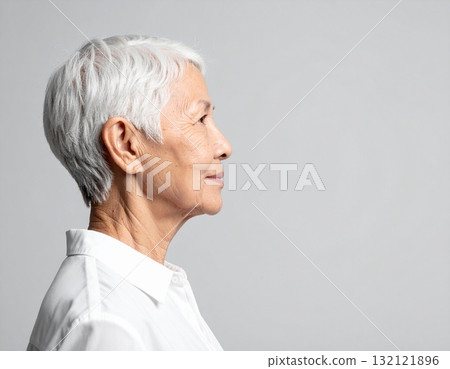 年長的女性肖像 132121896