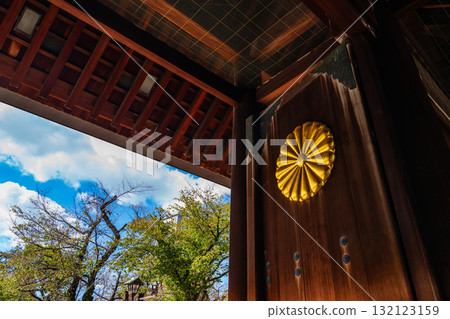 Yasukuni Shrine, Tokyo, Shinmon Gate 132123159