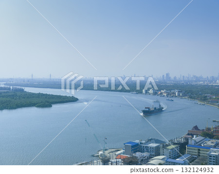泰國湄南河下游的景色以及從北欖府到曼谷/泰國 132124932