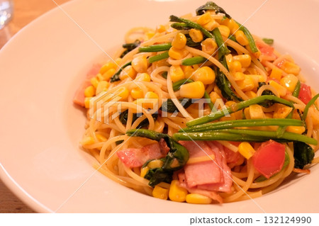 菠菜玉米麵食 132124990