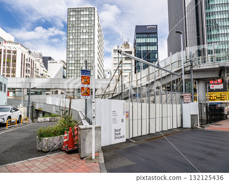 The Shinbashi entrance will be closed in April 2025 due to the abolition of the Tokyo Expressway (KK Line) (photographed in October 2025). 132125436