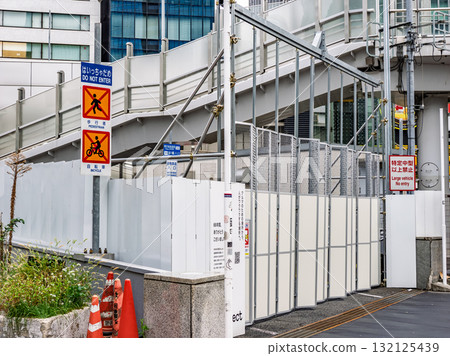 The Shinbashi entrance will be closed in April 2025 due to the abolition of the Tokyo Expressway (KK Line) (photographed in October 2025). 132125439
