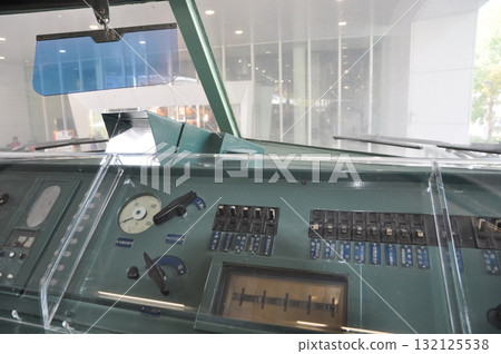 Driver's seat of the Shinkansen Zero series Driver's seat of the Shinkansen Zero series 132125538