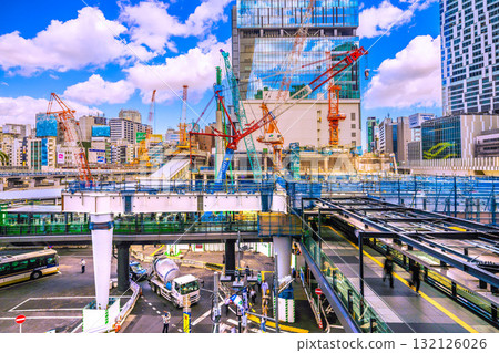 Tokyo cityscape in Japan. Steel beams on the left... Huge heavy machinery such as crawler cranes are lined up. There are also steel beams on the left... = Shibuya on the 17th 132126026