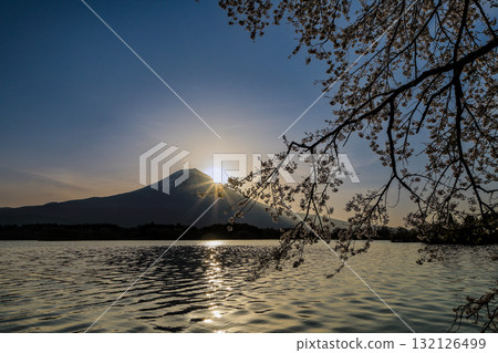 靜岡縣富士宮市田貫湖春季日出 靜岡縣富士宮市田貫湖春季日出 132126499
