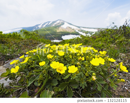 Mount Kurikoma and Miyamabana Mount Kurikoma and Miyamabana 132128115