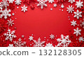 冬季水平框架背景與紅色背景上飄落的雪花 132128305