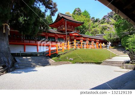 Kasuga Taisha Shrine, a World Heritage Site in Nara, was built to protect Heijo-kyo and pray for the prosperity of the people. Kasuga Taisha Shrine, a World Heritage Site in Nara, was built to protect Heijo-kyo and pray for the prosperity of the people. 132129139