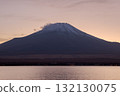 富士山在日落時 132130075