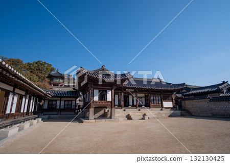 Korean traditional building in Changdeokgung palace in Seoul, South Korea. It is one of the Five Grand Palaces built by the kings of the Joseon dynasty. with beautiful autumn foliage. Korean traditional building in Changdeokgung palace in Seoul, South Korea. It is one of the Five Grand Palaces built by the kings of the Joseon dynasty. with beautiful autumn foliage. 132130425