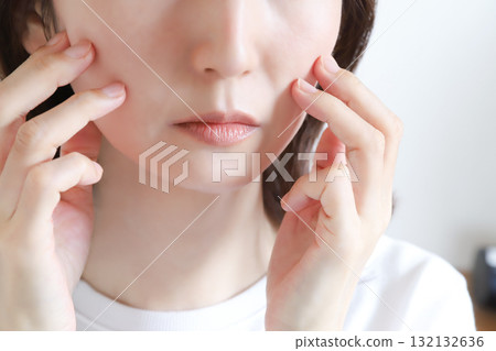Women's face anti-aging Women's face anti-aging 132132636