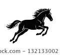 奔跑的馬剪影圖 132133002