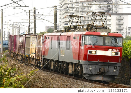 EH500 series electric locomotive (EH500 No. 14) heading north on the Joban Line EH500 series electric locomotive (EH500 No. 14) heading north on the Joban Line 132133171