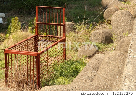 Wild animal capture traps and unused capture cages Wild animal capture traps and unused capture cages 132133270
