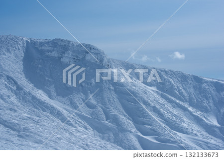 Yamagata Prefecture Zao Onsen Ski Resort: A silvery world of frost-covered trees 132133673