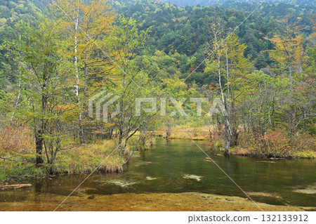 Pond in the fall of autumn Pond in the fall of autumn 132133912