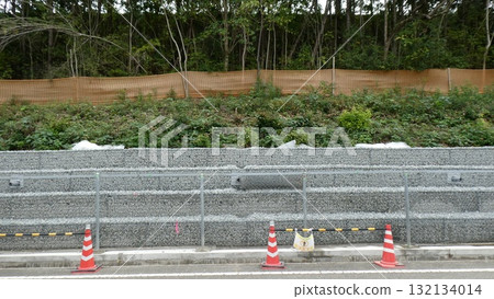 Retaining wall construction 132134014
