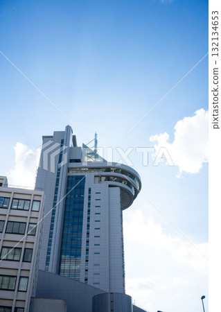 Bunkyo Civic Center Ward Office stretches out into the cloudless blue sky Bunkyo Civic Center Ward Office stretches out into the cloudless blue sky 132134653