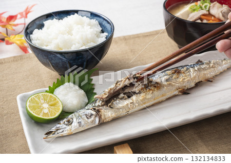 Salt-baked set meal of saury 132134833