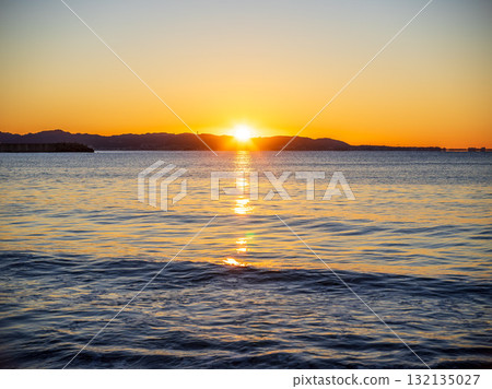 朝日從海上升起 朝日從海上升起 132135027