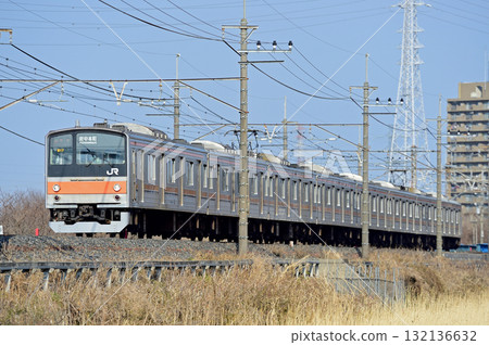 Musashino Line Higashi-Kawaguchi - Higashi-Urawa JR East 205 series M17 train (Makuhari) 132136632