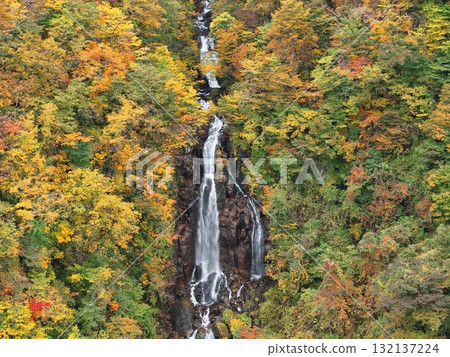 秋季的三海瀑布鳥瞰圖 132137224