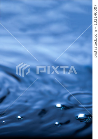172.Water Surface Ripples with Droplets in Motion 172.Water Surface Ripples with Droplets in Motion 132140007