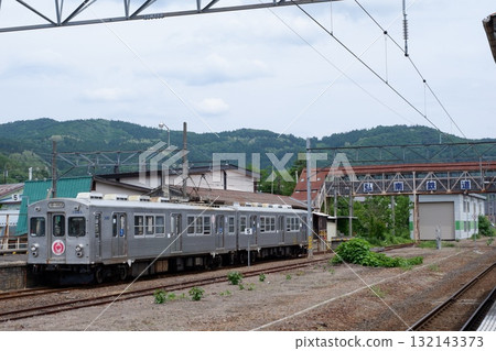 Konan Railway 7000 series train stopping at Owani Station 132143373