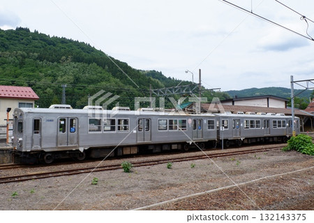 弘南鐵道7000系列列車停靠大鱷站 132143375