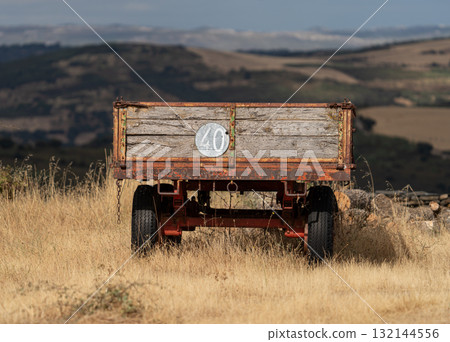 Abandoned Rustic Trailer in Scenic Countryside 132144556