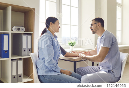 Doctor blood measure monitoring for female patient, physician office visit for consultation, help Doctor blood measure monitoring for female patient, physician office visit for consultation, help 132146933