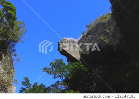 窺視地獄的岩石（千葉縣鋸南町鋸山日本寺） 132147193