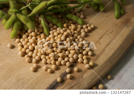 餐桌上的大豆 132147267