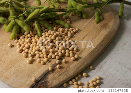 餐桌上的大豆 132147268