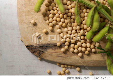 Soybeans and edamame 132147308
