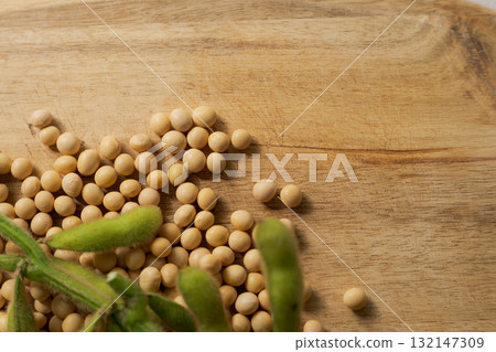 Soybeans and edamame 132147309