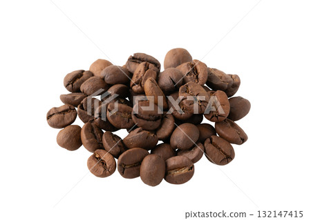 透明背景上的烘焙咖啡豆（png） 132147415