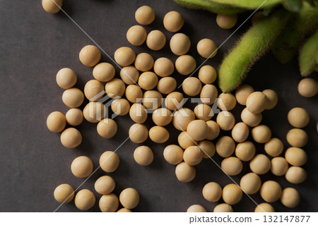 餐桌上的大豆 餐桌上的大豆 132147877