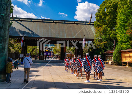 靖國神社祭祀殿前的秋季祭 靖國神社祭祀殿前的秋季祭 132148500