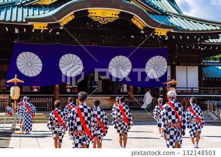 靖國神社祭祀殿前的秋季祭 靖國神社祭祀殿前的秋季祭 132148503