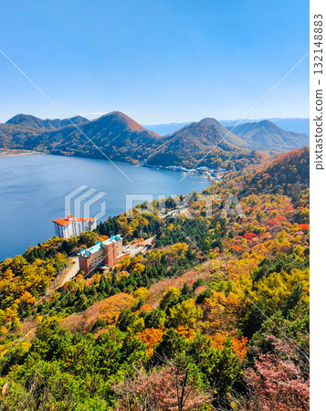 榛名山(秋季):從歌舞伎山和鈴岩眺望的景色 榛名山(秋季):從歌舞伎山和鈴岩眺望的景色 132148883